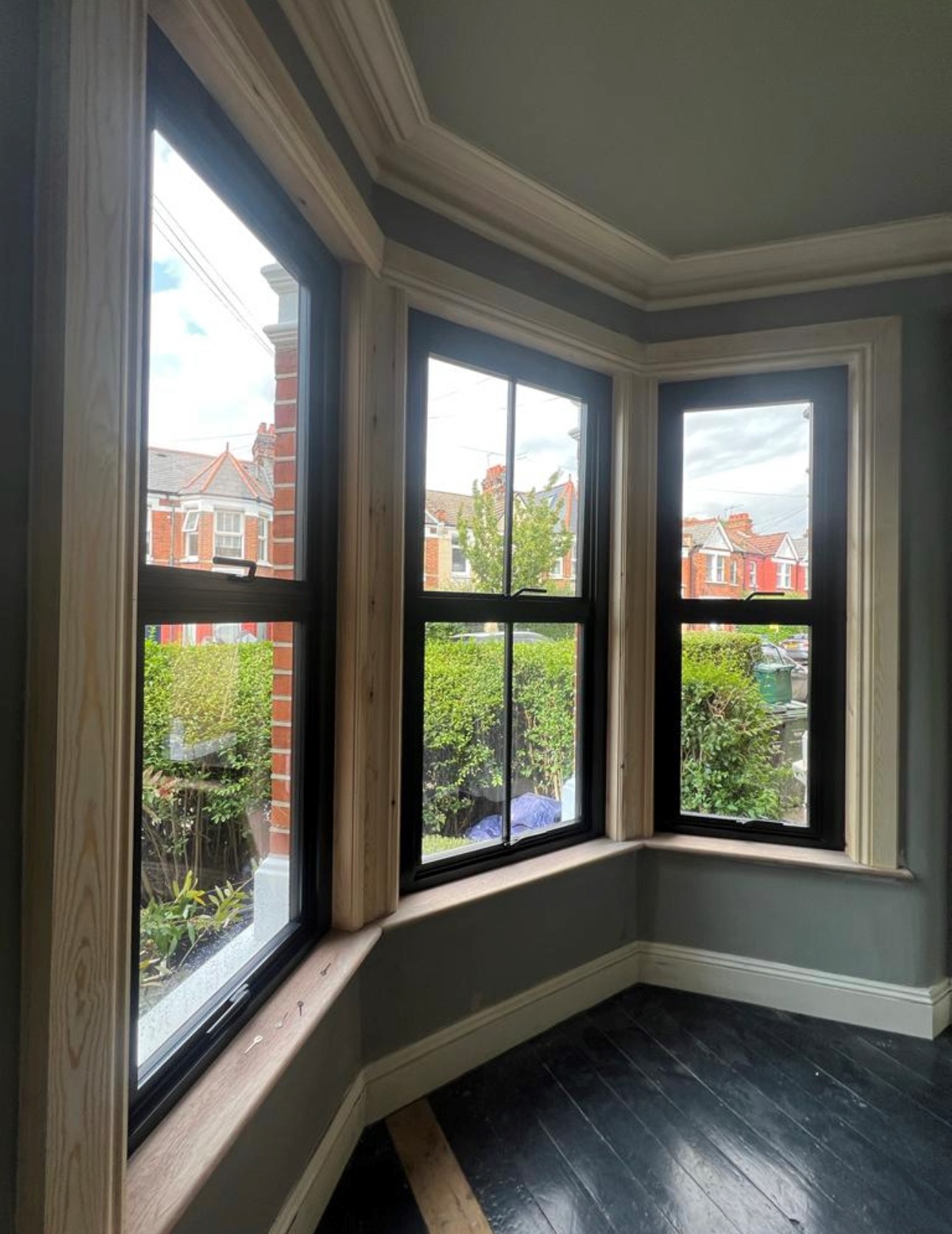 Aluco Steel-Look Aluminium front bay window